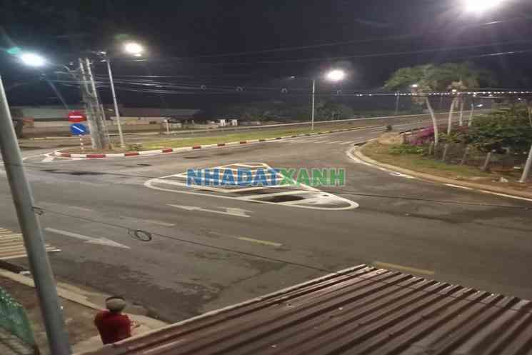 Bán nhà mặt phố.Gia tốt ở txtanchau tỉnh An Giang.Duong lớn thuận lợi cho việc mua bán và kinh doanh